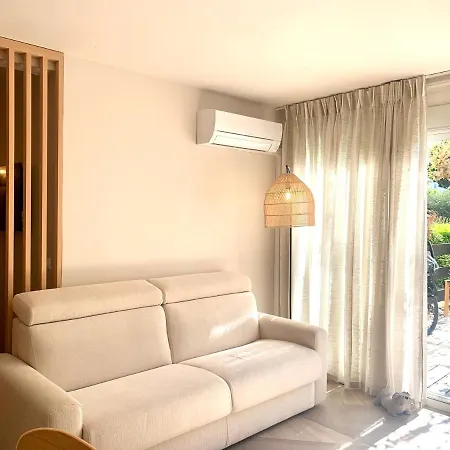 Daire Design Avec Terrasse Motte