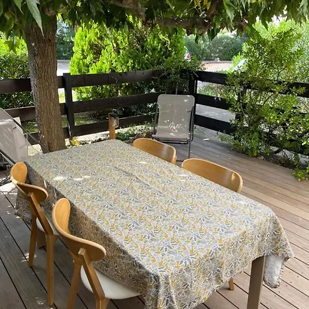 Design Avec Terrasse Motte דירה