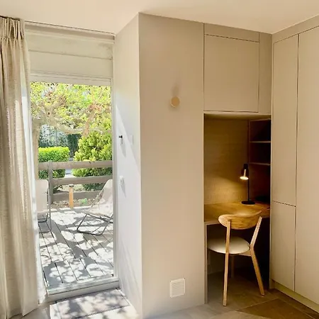 Design Avec Terrasse Motte דירה