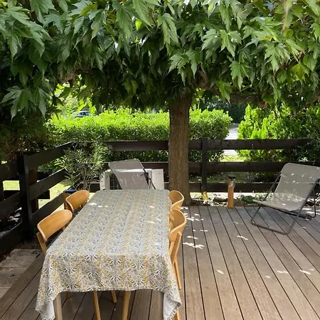 Design Avec Terrasse Motte דירה